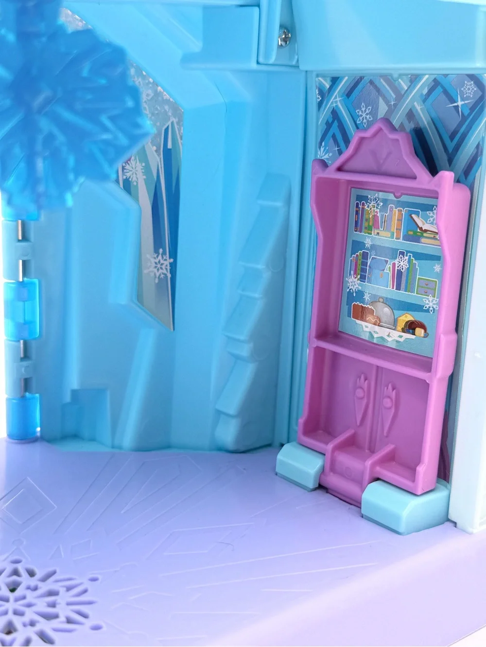 Fisher Price Little People Frozen Elsa Ice Castle Musical Playset With Sleigh